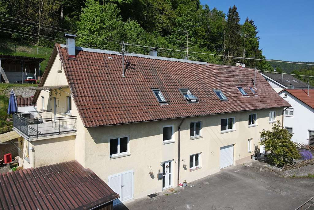 Tolles Zuhause und viele Möglichkeiten, großes Grundstück • Einliegerwohnung • 3 Garagen
