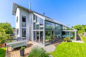 Wohnen auf höchstem Niveau – Einfamilienhaus mit Einliegerwohnung & Pool & Wintergarten – Die vollständige Adresse der Immobilie erhältst du vom Anbieter., 79588 Efringen-Kirchen – Vorschaubild 1