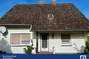 Ihre Ideen sind gefragt: Haus mit zwei Wohneinheiten auf großem Grundstück! – Drosselweg 4, 21397 Lüneburg (Kreis) – Vorschaubild 1