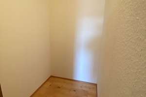 Helle 4-Zimmer-Wohnung mit Balkon, neuem Bad & Gäste-WC in Reutlingen-Orschel-Hagen – Die vollständige Adresse der Immobilie erhältst du vom Anbieter., 72760 Reutlingen-Mitte, Reutlingen – Vorschaubild 10