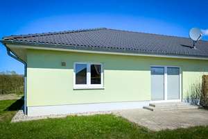 Gepflegte Doppelhaushälfte mit Terrasse und Garten in Sanitz