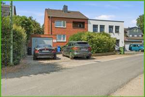 # NIEDERAU # Einfamilienhaus, ca. 138 m², mit Terrasse, großem Garten, Garage und Wintergarten.