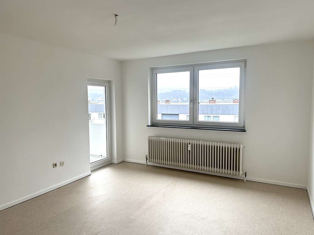 Immobilie in Niedernhausen - Helle, gemütliche 2-Zimmerwohnung mit Balkon, Stellplatz und Blick ins Grüne! - Bild 2