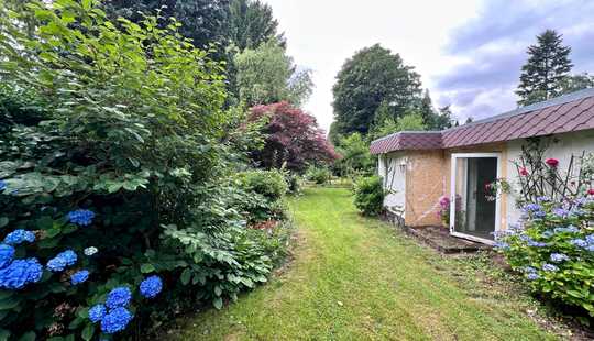 Bild von Eingewachsenes Grundstück- Einfamilienhaus in Meiendorf- ideal für die große Familie