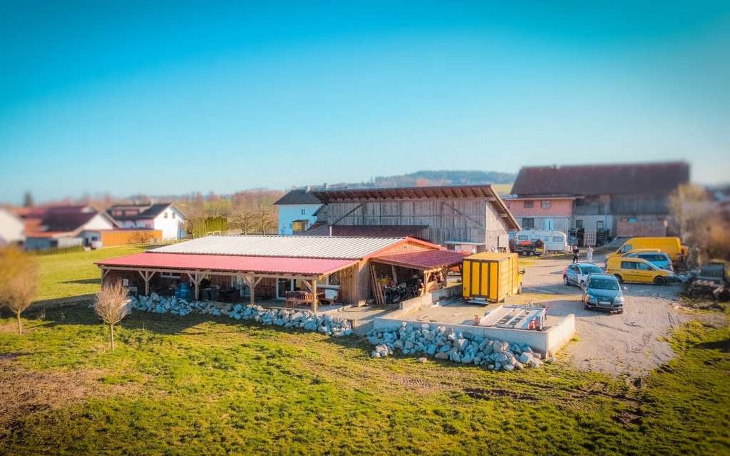Immobilie in Haarbach - Ihre eigene kleine Ranch – 4.932 m² Freiheit & Möglichkeiten nähe Haarbach! - Bild 1