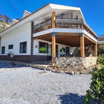 Landhaus mit 4 Schlafzimmern in Canillas De Albaida zu verkaufen.
