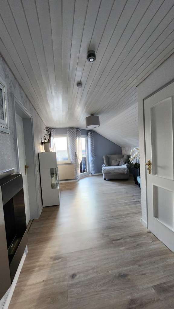 Immobilie in Neuweiler - Privat zu Verkaufen. 2-Zimmer Dachgeschosswohnung mit Balkon. - Bild 1