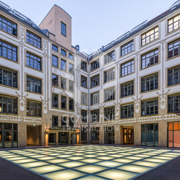 Ruhiges EG-Büro im Innenhof. combine Transaction.