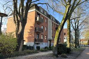 Schwachhausen, moderne 2,5- Zi.-Dachgeschoßwohnung mit Sonnenbalkon!