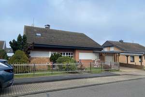 großzügiges Ein-/Zweifamilienhaus mit 2 Bädern und Gäste-WC in Erftstadt – Kriegergasse 38, 50374 Erftstadt – Vorschaubild 1