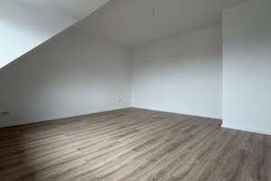 Kernsanierte 1,5-Zimmer-Dachgeschosswohnung in Duisburg Meiderich zu vermieten  – Neustraße 11, 47137 Untermeiderich, Duisburg – Vorschaubild 2