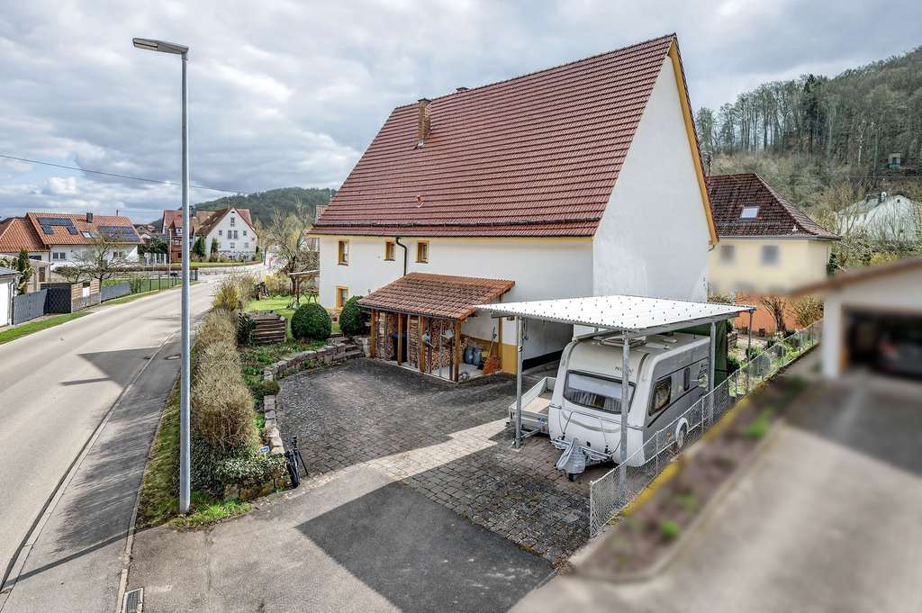 Immobilie in Schelklingen - Viel Platz für Ideen – Wohnhaus mit Scheune, Werkstatt und großem Garten - Bild 0