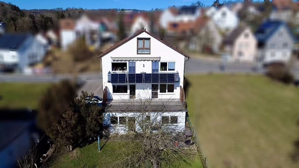 Immobilie in Aichtal - Großzügige Wohnung mit Terrasse, Balkon & zwei Hobbyräumen - Bild 0