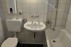 Frisch renovierte 4-Zimmer-Wohnung mit Balkon! – Spinozastr. 2, 45279 Freisenbruch, Essen – Vorschaubild 13