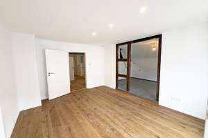 S-MITTE: Modernisierte Dachgeschoss-Wohnung in begehrter Lage – Die vollständige Adresse der Immobilie erhältst du vom Anbieter., 70182 Heusteigviertel, Stuttgart – Vorschaubild 2