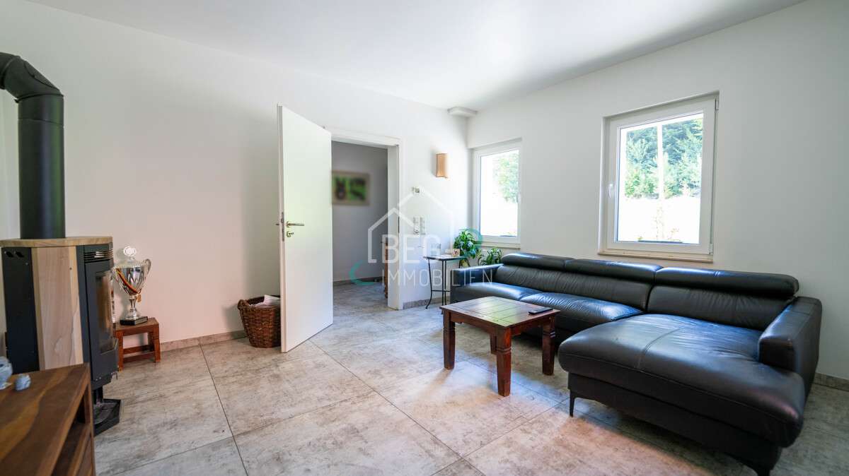 Immobilie in Fichtenberg - Kernsaniertes Wohnen: viel Platz, viel Komfort, viel Grün - Bild 2