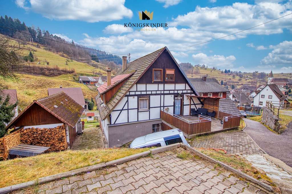 Immobilie in Gernsbach - Zweifamilienhaus mit Garten in ruhiger Lage - Bild 2