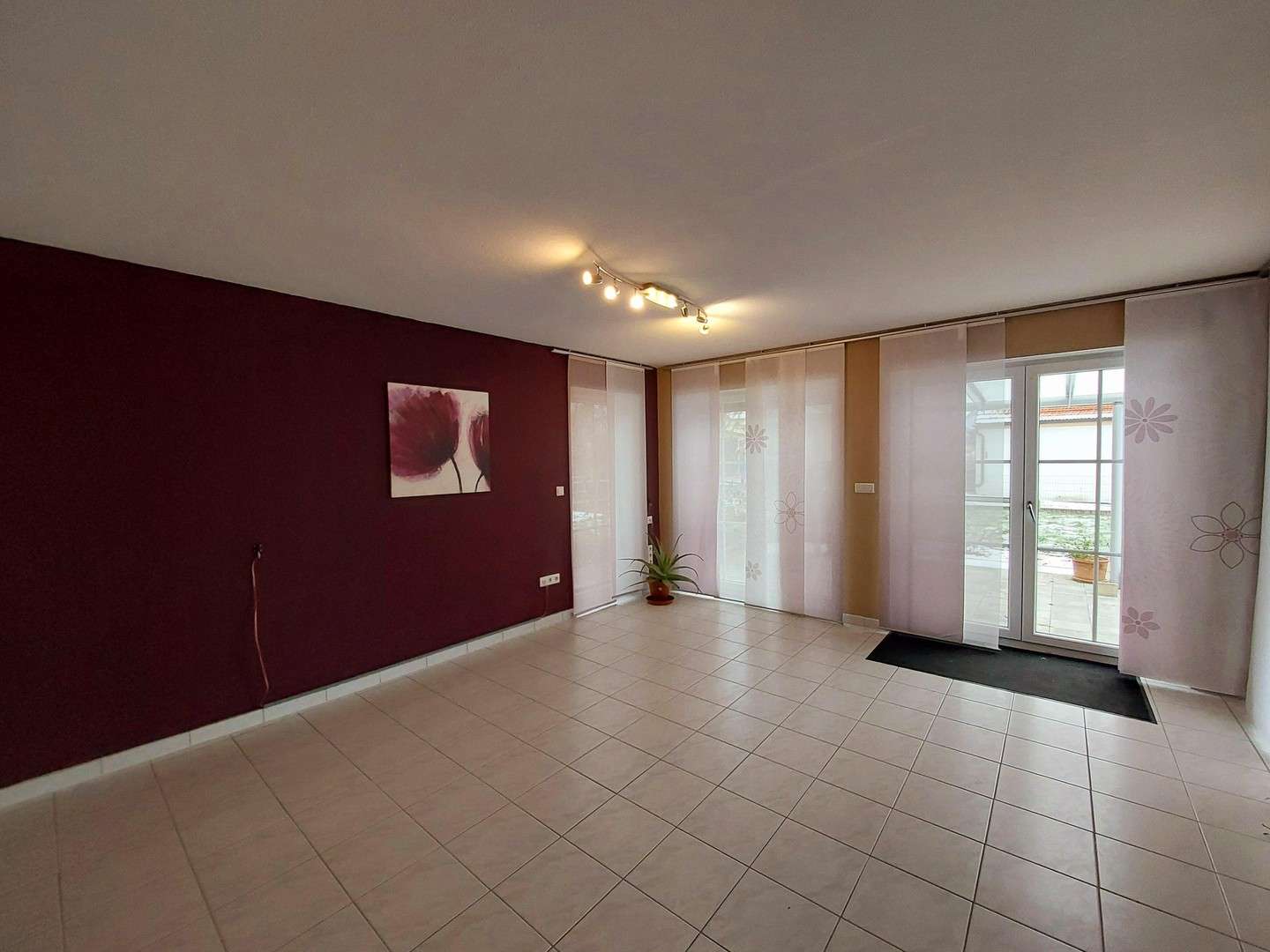 Immobilie in Reckendorf - Einfamilienhaus in Reckendorf zu verkaufen - großzügig, freundlich und sofort bezugsbereit - Bild 0