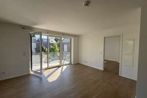 Helle, schöne 2-Zimmer-Wohnung mit Balkon in Lützenkirchen