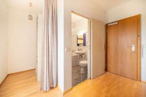 🌇 Berlin-Mitte Skyline-Blick aus der 10. Etage – Bezugsfreie 2 Zi Whg mit West-Ausrichtung & Aufzug – 10179 Mitte (Ortsteil), Berlin – Vorschaubild 5