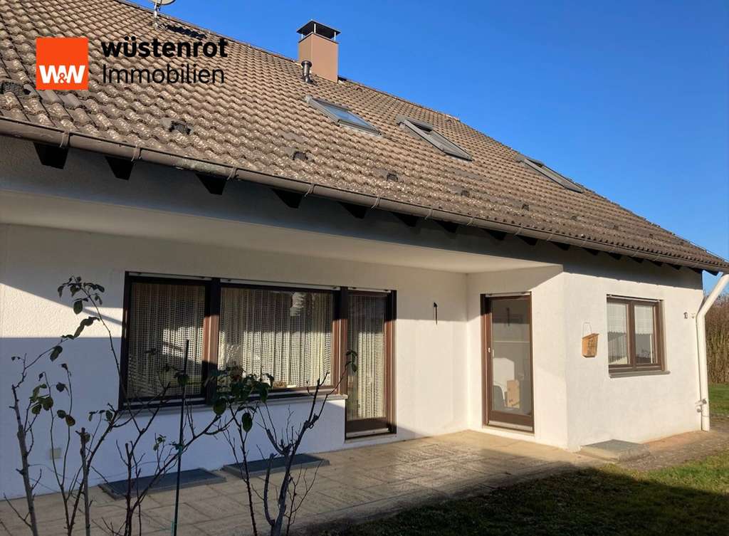 Immobilie in Mutlangen - Gepflegtes Zweifamilienhaus mit großzügigem Grundstück, Terrasse, Balkon und Garage in Mutlangen - Bild 2