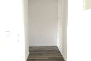 Helle und gut geschnittene 3-Zimmer Wohnung im 2. OG mit Sonnenbalkon – Odenwaldstraße 19, 51105 Humboldt/Gremberg, Köln – Vorschaubild 3