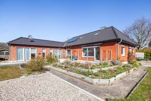 Flexibles Wohnhaus mit separatem Wohnbereich im Anbau in ruhiger Lage von Burg auf Fehmarn – Die vollständige Adresse der Immobilie erhältst du vom Anbieter., 23769 Fehmarn – Vorschaubild 1
