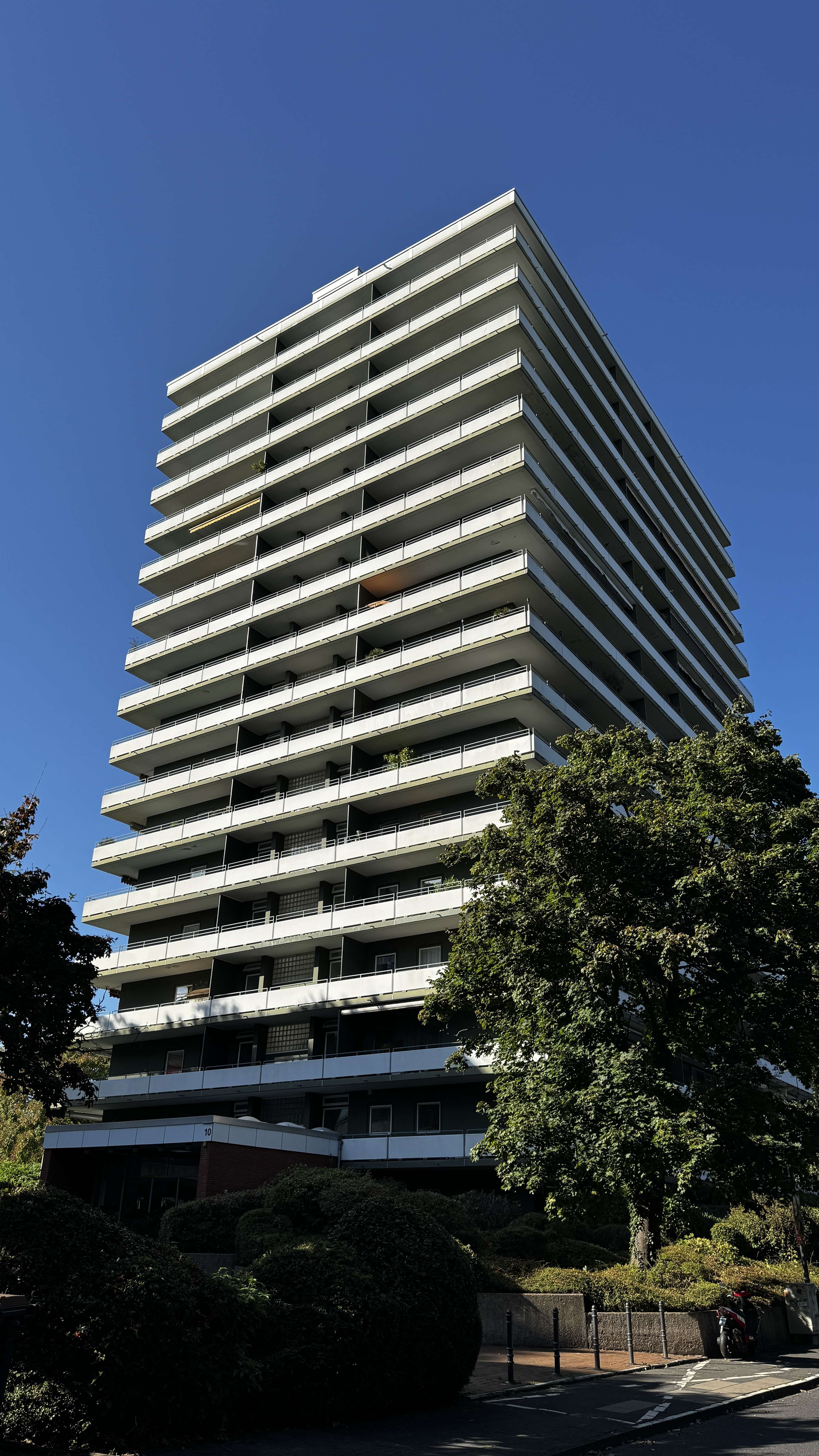 --RODENKIRCHEN--Rheinblick - attraktive 3-4 Zi. Wohnung mit großem Balkon, Köln – Bild 2