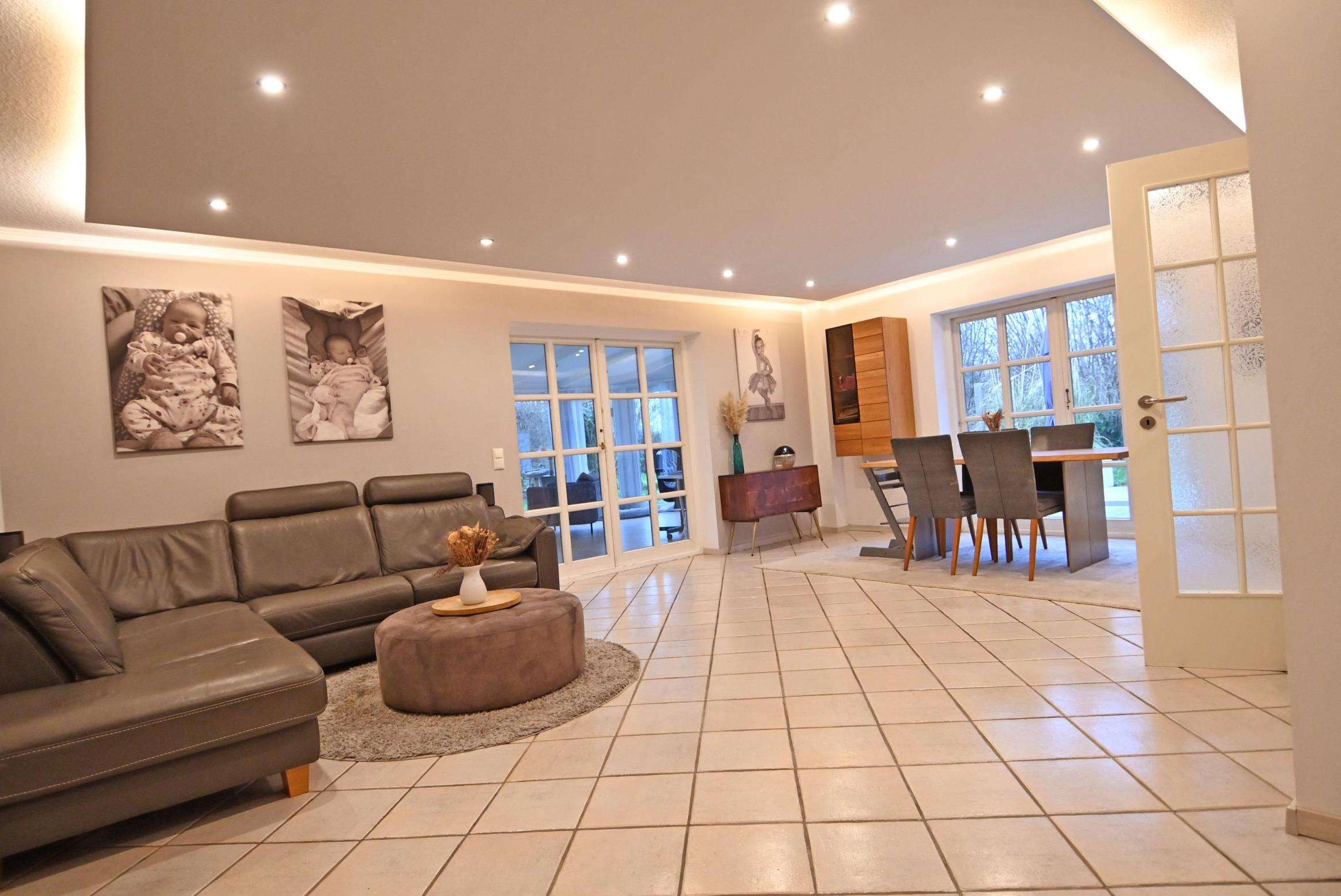 Immobilie in Wendtorf - Modernes Haus in Wendtorf, Wohnfläche ca 350 m², aktuell 3 Wohnungen, aber auch zusammen nutzbar - Bild 2