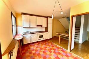 Geringe Erbpacht!
Idyllisches Reihenmittelhaus mit viel Platz für Familien! – Die vollständige Adresse der Immobilie erhältst du vom Anbieter., 53117 Auerberg, Bonn – Vorschaubild 5
