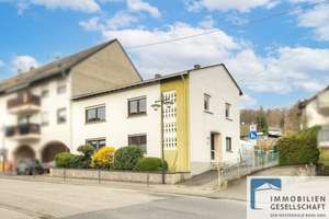 Vollvermietetes Ein-Zweifamilienhaus  – Die vollständige Adresse der Immobilie erhältst du vom Anbieter., 56204 Hillscheid – Vorschaubild 1