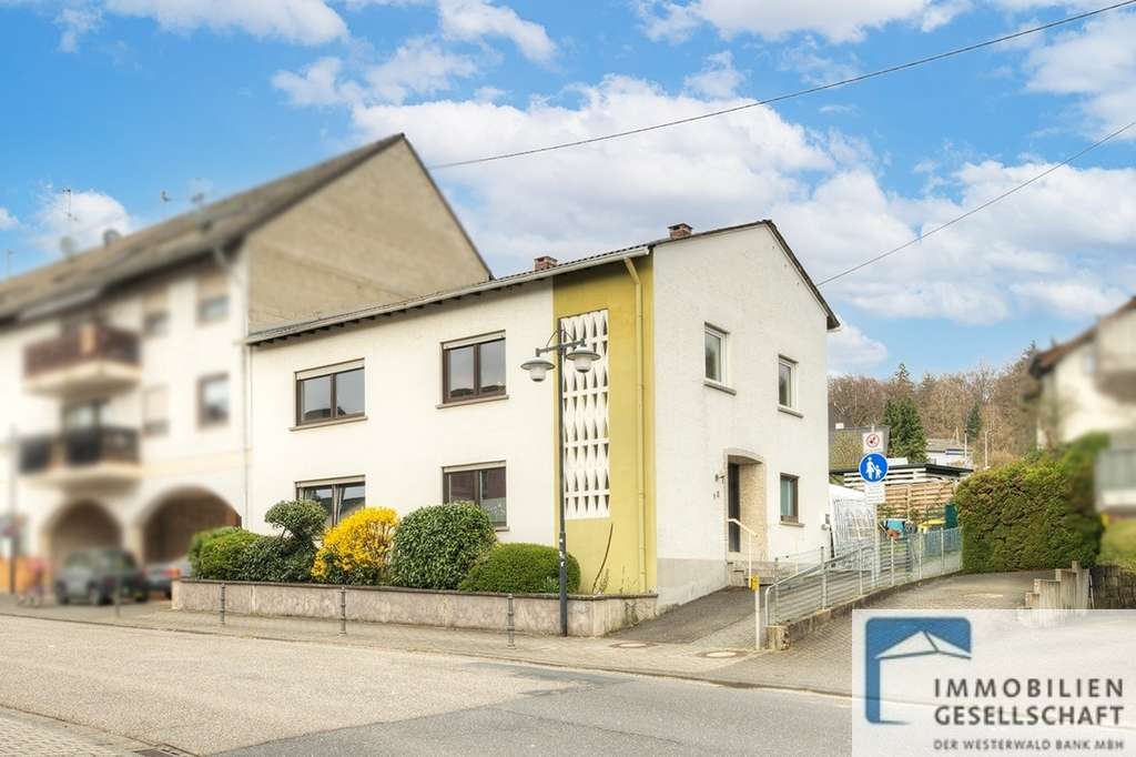 Immobilie in Hillscheid - Vollvermietetes Zweifamilienhaus - Bild 0