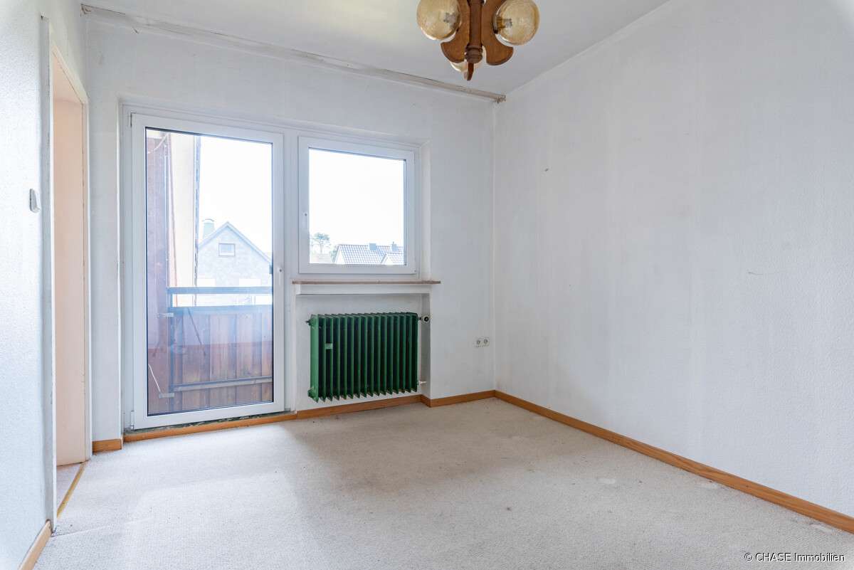 Immobilie in Hagenburg - Sanierungsbedürftiges Zweifamilienhaus in bester Lage Hagenburgs mit Garage und Garten - Erbbau! - Bild 2