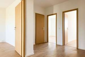 Ab sofort bezugsfrei: Idyllisches Wohnumfeld | Sonniger Südostbalkon | Aufzug | Fernwärme – Die vollständige Adresse der Immobilie erhältst du vom Anbieter., 4329 Heiterblick, Leipzig – Vorschaubild 4
