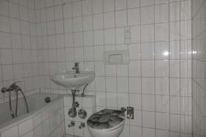 Single-Apartment mit Balkon und Wannenbad - nur für EINE Person! – Kastanienallee 100, 12627 Hellersdorf, Berlin – Vorschaubild 4