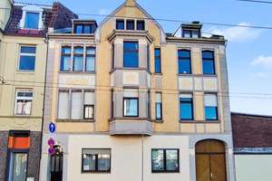 Charmante 4-Zimmer-Dachgeschosswohnung mit Cabrio-Fenstern und Homeoffice-Potenzial in Solingen