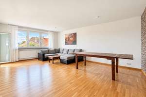 Großzügige Drei-Zimmer-Wohnung mit zwei Balkonen und Stellplatz - Frankfurt Heddernheim 