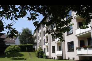 Zentral & ruhig: Top geschnittene 2,5-Zi.-Wohnung mit Balkon und Blick ins Grüne