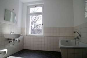Wohlfühlen im Erdgeschoss: Fußbodenheizung, Balkon & Tageslichtbad mit Wanne und Dusche – Bernsdorfer Str. 76, 9126 Bernsdorf, Chemnitz – Vorschaubild 10
