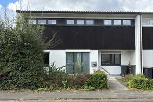 Ausversehen gelöscht, bitte nochmal schreiben. Modernisiertes Reiheneckhaus in Köln Heimersdorf