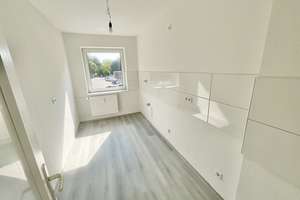 Frisch renovierte 4-Zimmer-Wohnung mit Balkon und Gäste-WC!