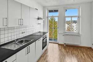 Sofort bezugsfrei: Helle 3-Zimmer Altbau-Wohnung in Top-Zustand