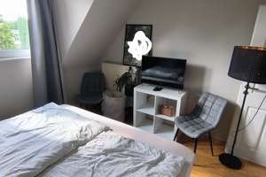 traumhafte Dachstudio-Wohnung mit Einbauküche, in Zweifamilienhaus **befristeter Zeitmietvertrag** – Am Ziegelacker 18, 50374 Erftstadt – Vorschaubild 12