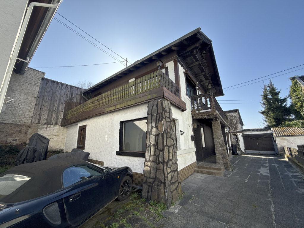 renovierungsbedürftiges Einfamilienhaus mit Garage in zentraler Ortslage, Neuwied Kreis – Bild 2