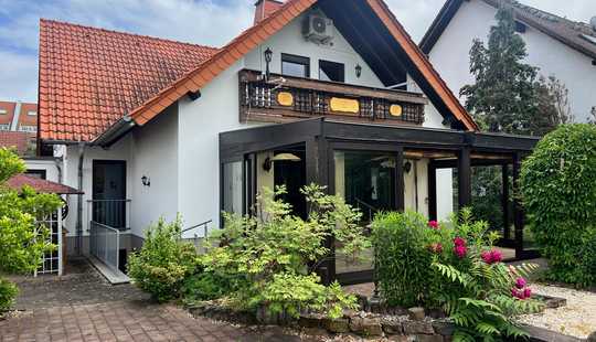 Bild von Mainz-Kastel: Ein XXL-Einfamilienhaus in familienfreundlicher Lage – bereits freigestellt!