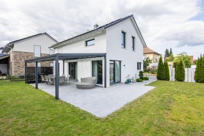 Neuwertiges, energieeffizientes Einfamilienwohnhaus