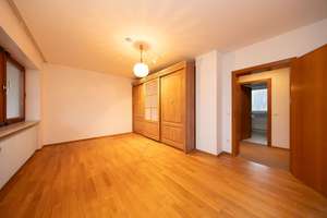 Zweifamilienhaus mit Wintergarten und sonnigem Südgarten in ruhiger Wohnlage von München-Aubing – Die vollständige Adresse der Immobilie erhältst du vom Anbieter., 81245 Altaubing, München – Vorschaubild 16