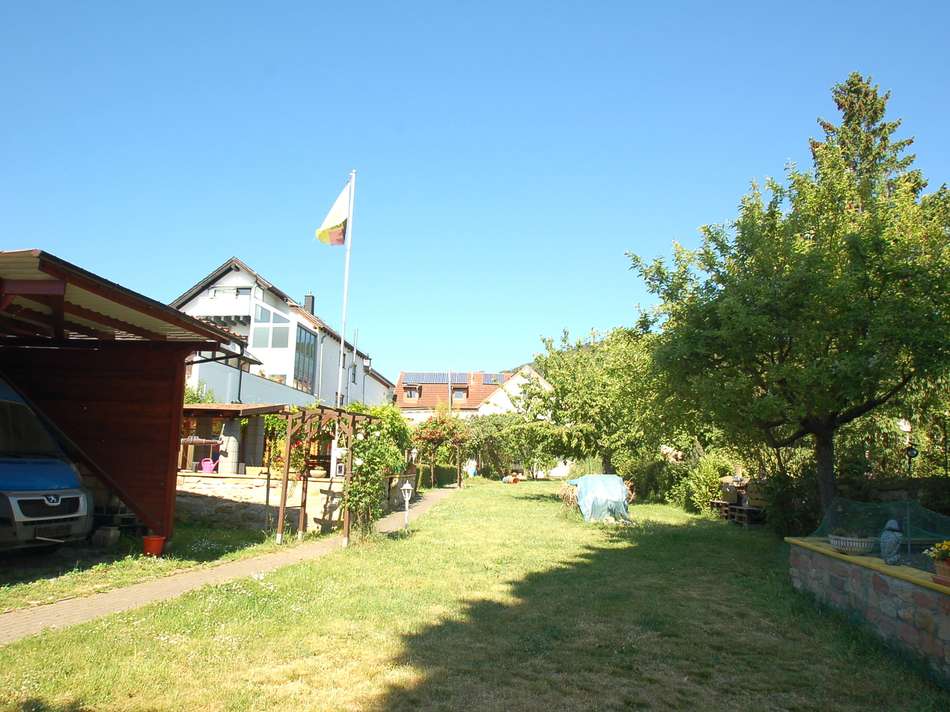 Großer Carport für Wohnmobil