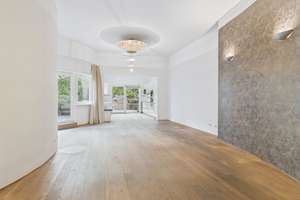 Taunusstraße: Einzigartige 3-Zimmer-Stadtwohnung mit Aufzug, Balkon und romantischer Terrasse