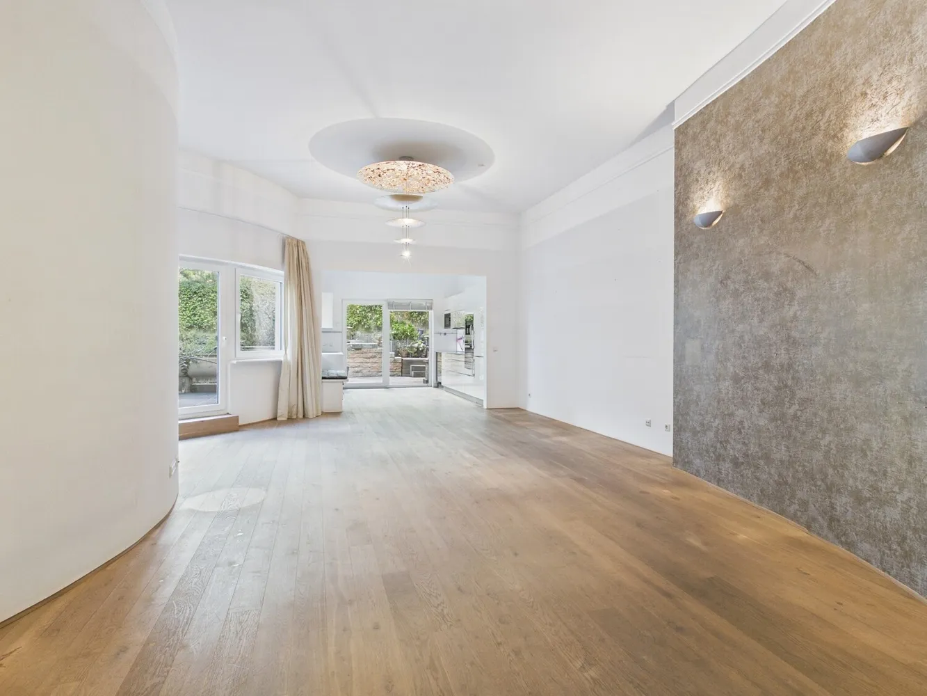 Taunusstraße: Einzigartige 3-Zimmer-Stadtwohnung mit Aufzug, Balkon und romantischer Terrasse, Wiesbaden – Bild 1